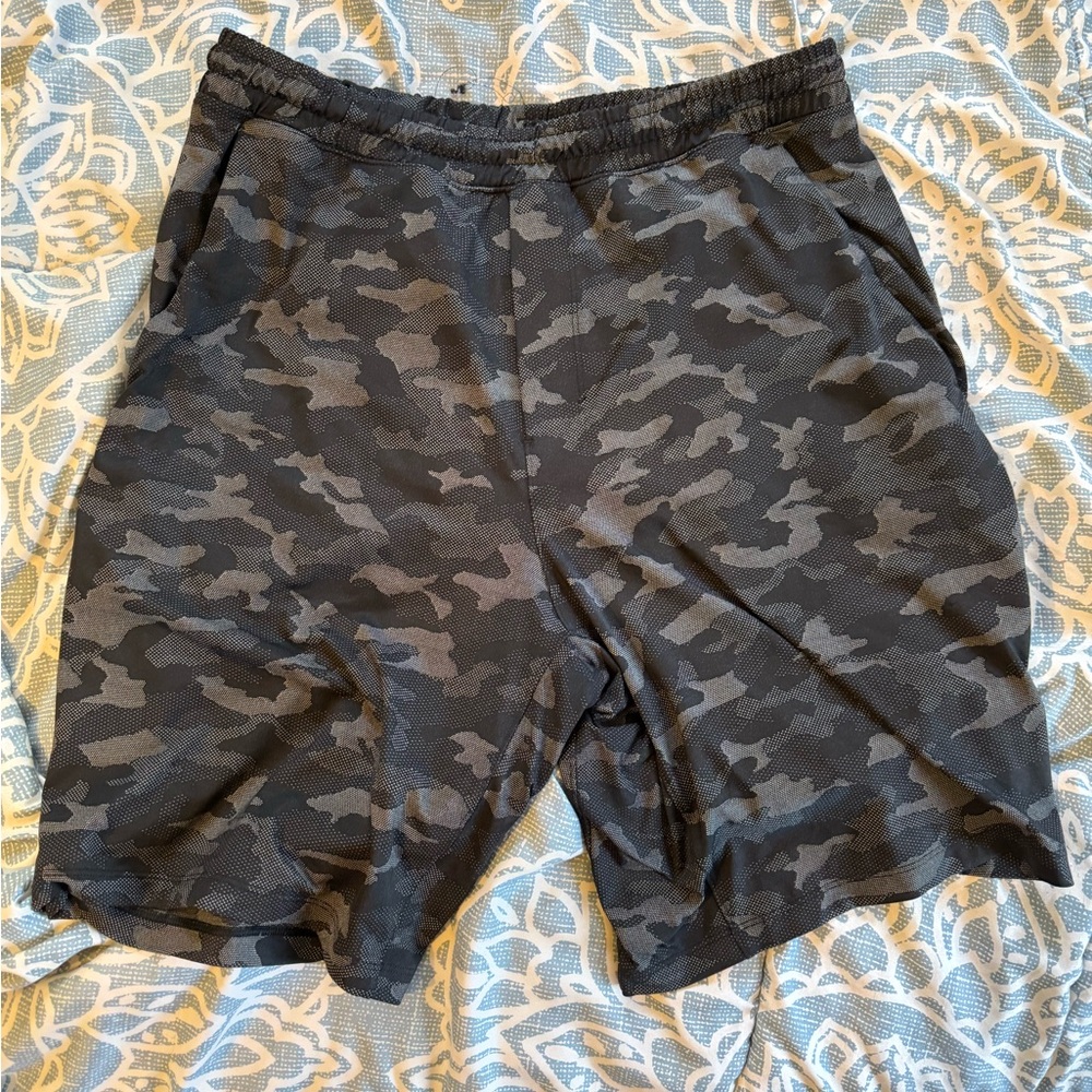 Lululemon Large 9” Pace Breaker Linerless Black Camo